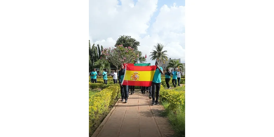 A l’occasion de la journée de l’hispanité ✨🇪🇸 , nos élèves ont organisé des sketchs, des dances 💃🏾 et de la musique 🎸 en langue espagnole dans le but de promouvoir cette langue 💬📚  et de célébrer la diversité culturelle 💃🏾👨🏽‍🏫.