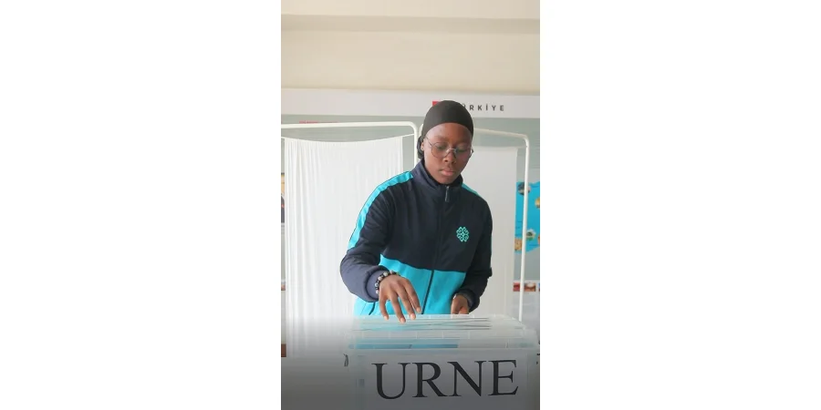 Célébration de la démocratie! Dans le but d’inculquer à nos apprenants  👨🏾‍🎓👩‍🎓 les principes fondamentaux de la démocratie, tels que la liberté ✨, le leadership , la tolérance ⚖ et le respect des minorités , des élections 🗳 libres et démocratiques sont o