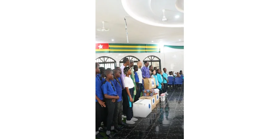 ✨ Un bel élan de solidarité ! ✨  Aujourd’hui, nos élèves ont eu l’opportunité de visiter un orphelinat et de partager un moment précieux avec leurs camarades. ❤️  Grâce à leur générosité et leur engagement, ils ont collecté et remis des dons à leurs camar