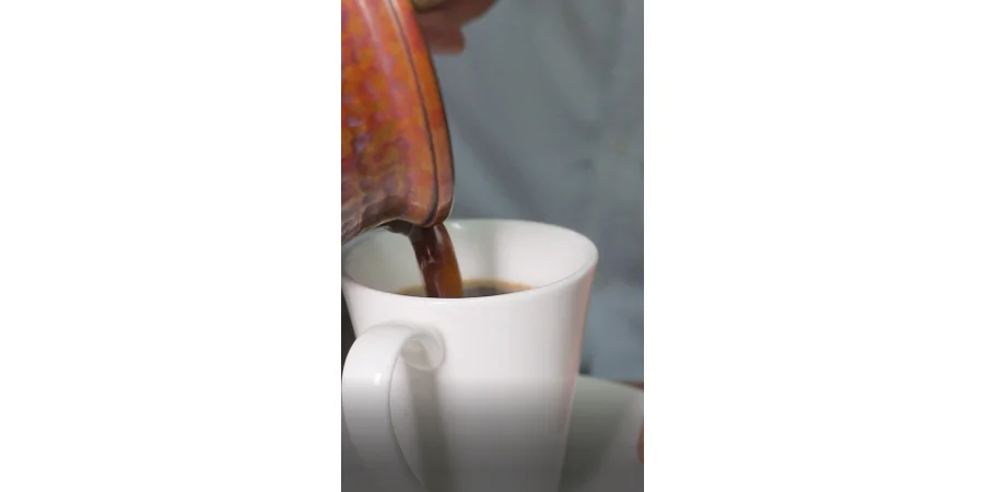 À l’occasion de la Journée mondiale  🌍 du café ☕ turc, célébrée chaque 5 décembre, nos apprenants de la langue turque 🇹🇷 au sein du Centre d’Études et de Recherches Turques ont découvert l’art de préparer le café turc ☕ ainsi que l’histoire  qui l’accompa