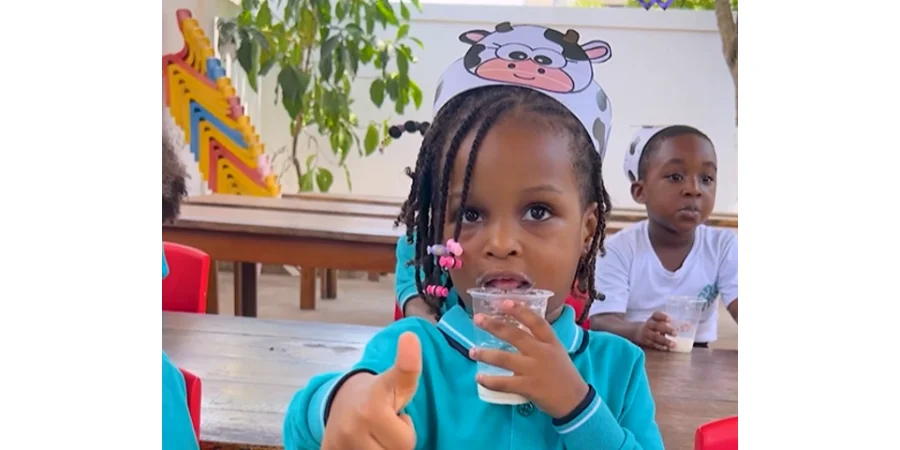 🐄🥛 Les vaches sont invitées à l’école !  À l’occasion de la Journée mondiale du lait à l’école, nos petits apprenants de la maternelle ont découvert, à travers une activité ludique, l’importance de la consommation du lait. 🥛✨  #CultureMaarif #ProgrammeInt