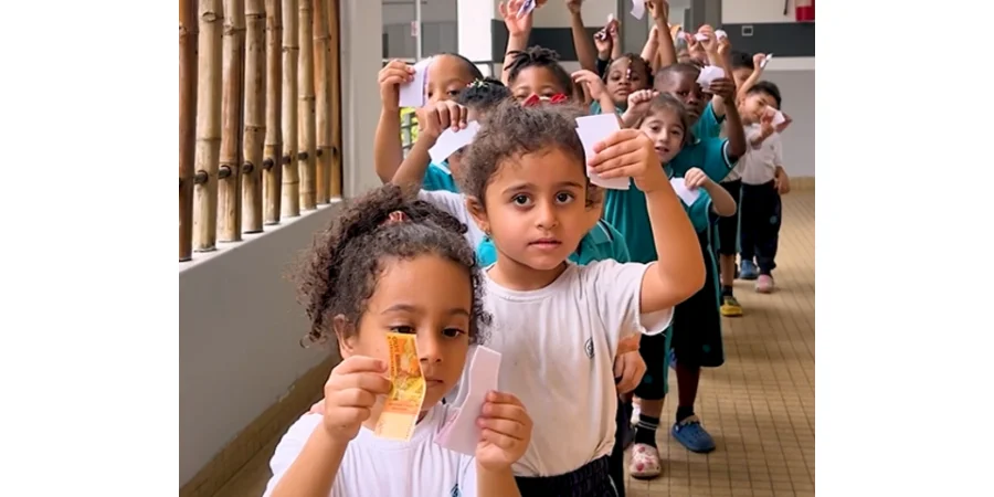 🎬🍿 Une belle aventure au cinéma pour nos tout-petits ! 🥰❤️ Après une séance en classe consacrée aux règles et aux responsabilités en milieu public, nos petits trésors ont eu l’occasion de mettre leurs connaissances en pratique lors d’une séance de cinéma 