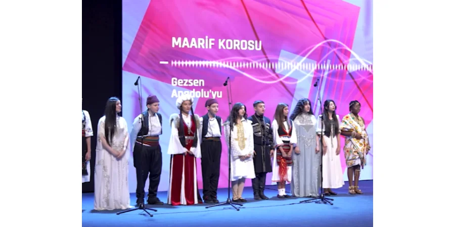 🎶🌍💙 Dix ans de partage, d’unité et d’émotions !  À l’occasion du 10ᵉ anniversaire de la Fondation Maarif de Türkiye, des apprenants des Écoles Maarif venus des quatre coins du monde ont uni leurs voix pour offrir au Président de la République de Türkiye u